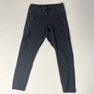 Women’s Black Capri Yoga Pants with Pockets